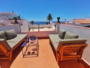 Sea views, leisure sofas
