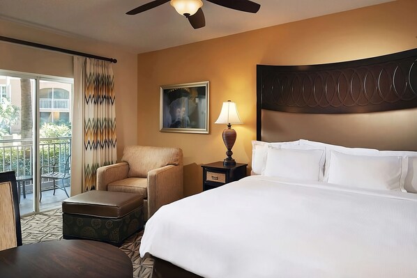 Unit with King size bed. Exact unit will be assigned upon arrival. Views, colors and decor may vary.