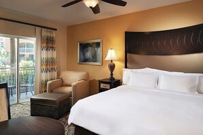 Unit with King size bed. Exact unit will be assigned upon arrival. Views, colors and decor may vary.