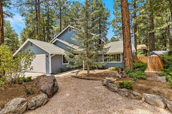 Serene House Nestled in the Enchanting Ponderosa Pine Forest