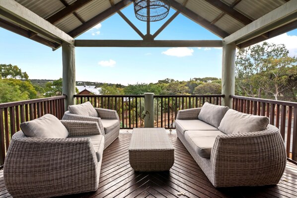 Birdie Beach House - anyone for tennis? (505)