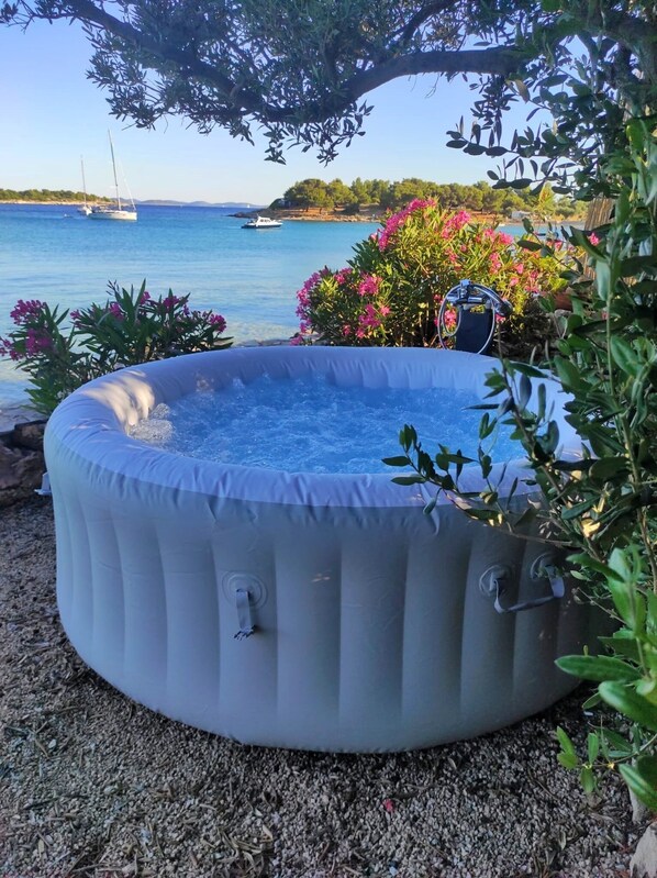 Bain à remous extérieur