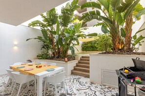 屋外ダイニングエリア