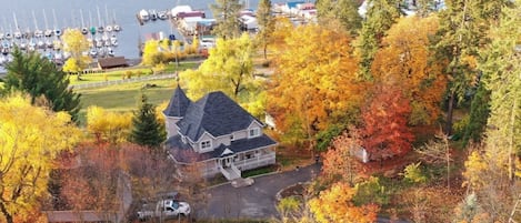 Aerial view of the MacDonald's Dromore Estate and Lilac Cottage