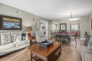 This open living space is perfect for your family of 6!
