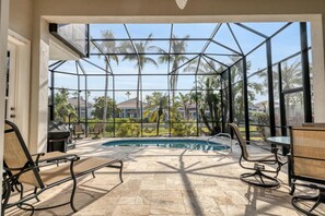 Absolute Tranquility by FVC - Pool and Screened Patio
