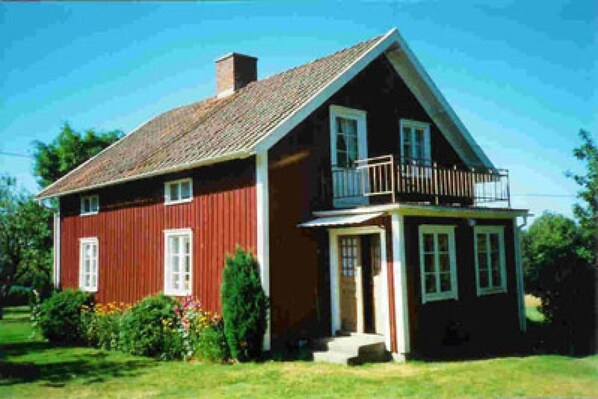 holiday house by side