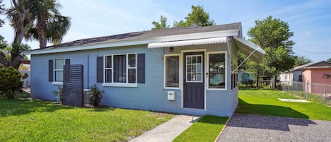 Winter Park Vacation Rental | 2BR | 1BA | 890 Sq Ft | Small Step for Entry