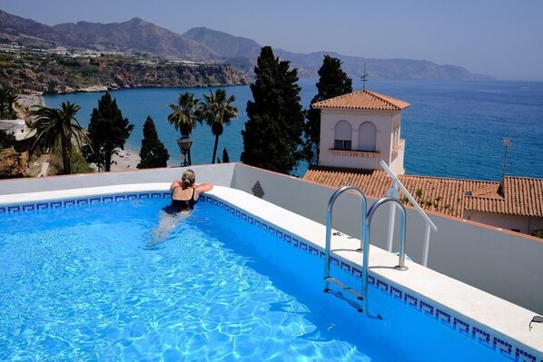 Pool (Outdoor)