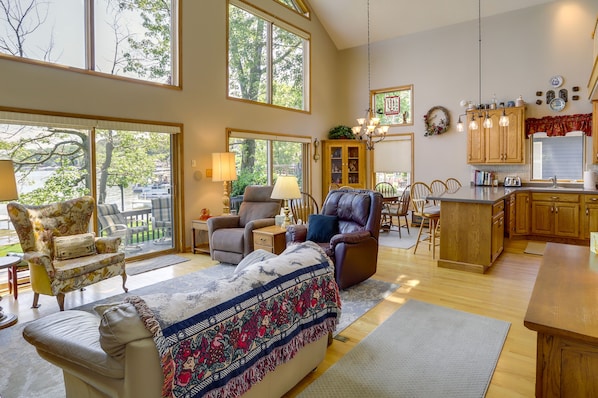 Vandalia Vacation Rental | 2BR | 2.5BA | 1,000 Sq Ft | Stairs to Access
