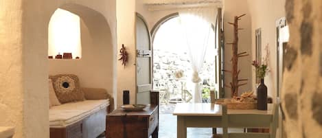 Traditional Santorini Villa | 1 Bedroom | Olive House | Charming Interior & Great for Couples | Exo Gonia
