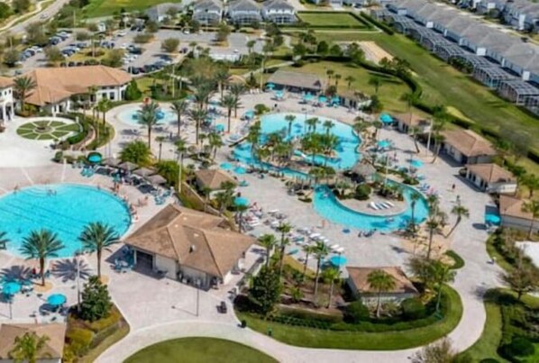 Just a 5 minute walk to the waterpark Oasis with Tiki Bar, Arcade & More!