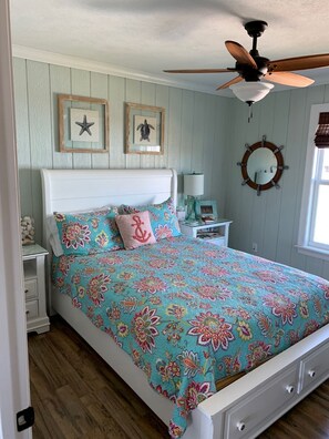 Master Bedroom with Queen Bed