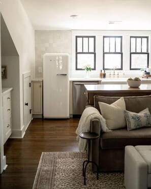 “Great value!! The place looked like hgtv decorated it! Highly recommend!” - Abby ’23