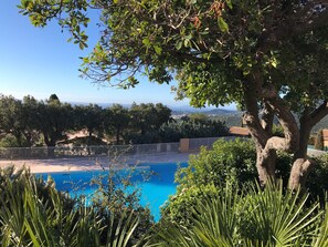 PISCINE DE LA RESIDENCE 