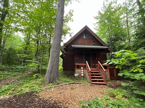 Exterior/Front Entry