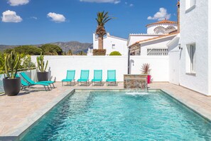 Swimming pool and terrace (2)