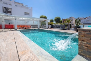 Swimming pool and terrace (3)