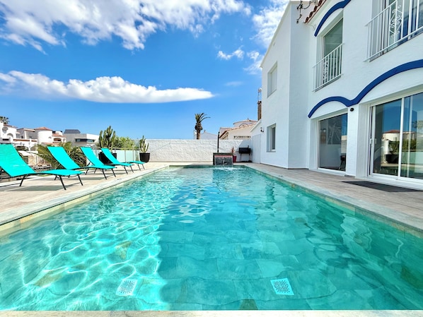 Terrace and pool (1)