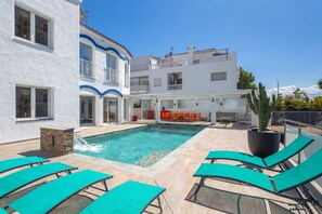 Swimming pool and terrace (5)