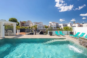 Swimming pool and terrace (4)