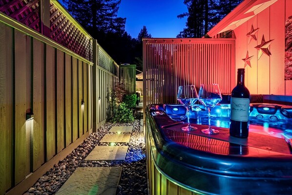 Outdoor spa tub