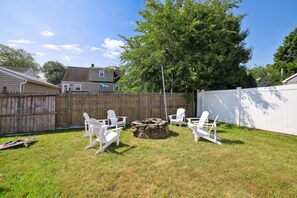 6-seater patio with firepit