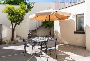 Main courtyard of Casa Mimina