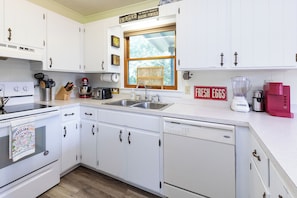 Kitchen w/dishwasher and all appliances, including washer/dryer.