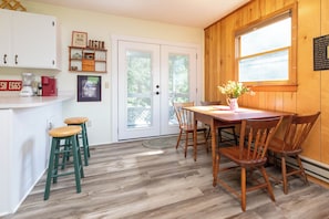 Eat-in Dining Room with Bar Area 