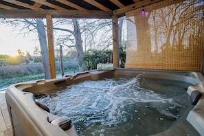 Bain à remous extérieur