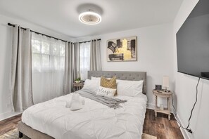 Indoors, Home Decor, Lamp, Cushion, Bed