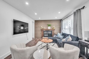Indoors, Furniture, Living Room, Home Decor, Lamp