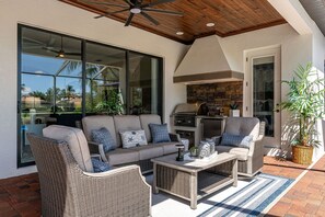 Outdoor Lanai Seating 