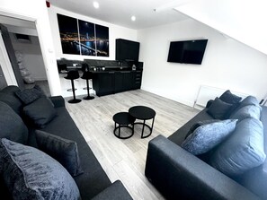 Living Room / Lounge