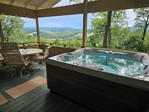 Hot tub with amazing mountain view