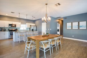 Dining Area | Dining Table | Dishware/Flatware