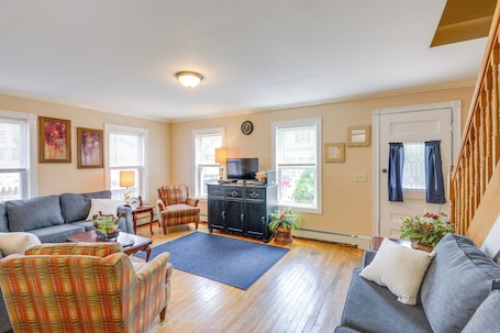 Claremont Vacation Rental | 5BR | 2BA | Stairs to Access | 2,200 Sq Ft
