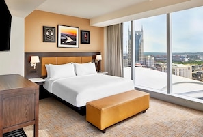 Unit with 1 King size bed. Exact unit will be assigned upon arrival. Views, colors and decor may vary.