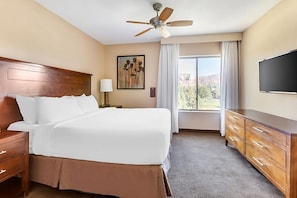 Unit with 1 King size bed. Exact unit will be assigned upon arrival. Views, colors and decor may vary.