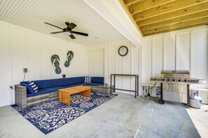 Covered Patio | Gas Grill | Patio Swing