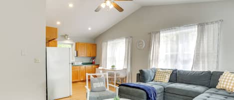 Dingmans Ferry Vacation Rental | 2BR | 1BA | 900 Sq Ft | Stairs Required