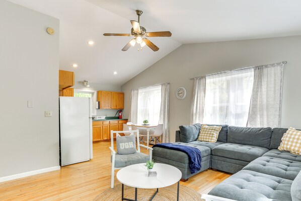 Dingmans Ferry Vacation Rental | 2BR | 1BA | 900 Sq Ft | Stairs Required