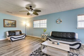 Living Room | Smart TV | Ceiling Fans