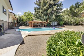 On-Site Pool & Outdoor Dining Area | Self Check-In | 2 Mi to Oaks Beach Park