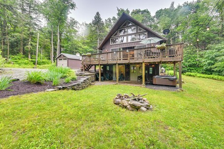 Tolland Vacation Rental | 2BR | 2BA | 1,200 Sq Ft | Stairs Required