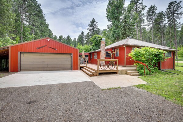 Sturgis Vacation Rental | 3BR | 2BA | 1,700 Sq Ft | 3 Steps to Enter