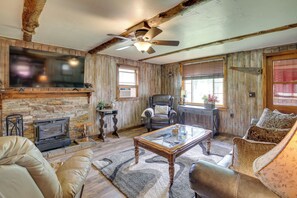 Living Room | Free WiFi