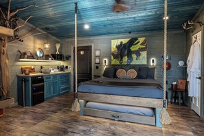 KING BED WITH SECRET ROLL OUT QUEEN - KITCHENETTE