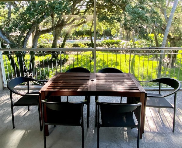 Outdoor dining